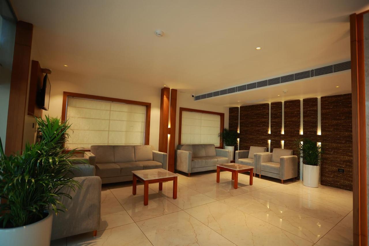 The Gold Hotel Palakkad Esterno foto