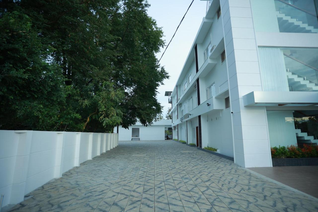 The Gold Hotel Palakkad Esterno foto