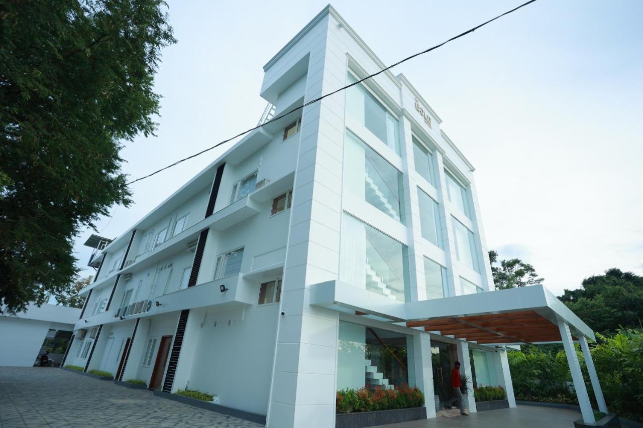 The Gold Hotel Palakkad Esterno foto
