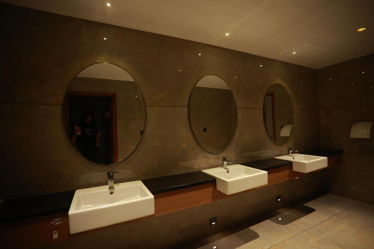 The Gold Hotel Palakkad Esterno foto