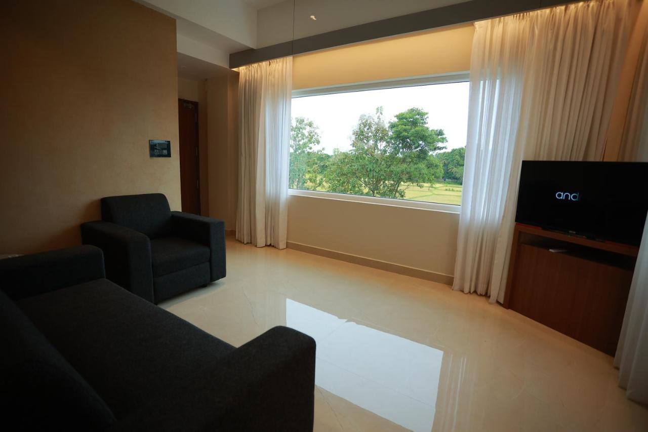 The Gold Hotel Palakkad Esterno foto